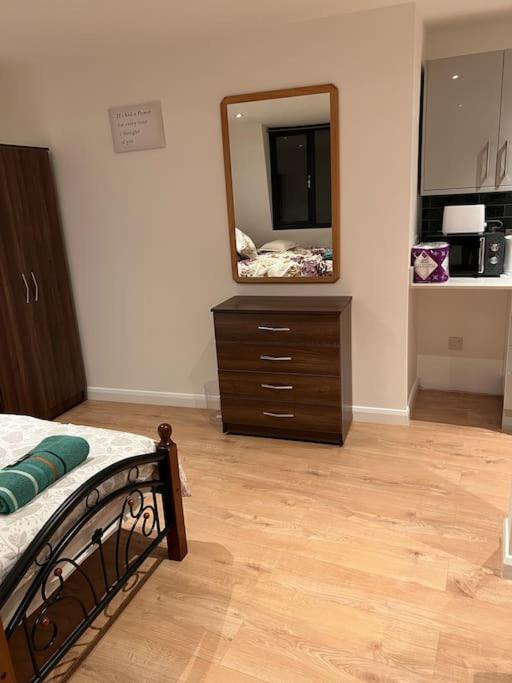 010- Lovely One Bedroom In Ealing F6 Екстер'єр фото